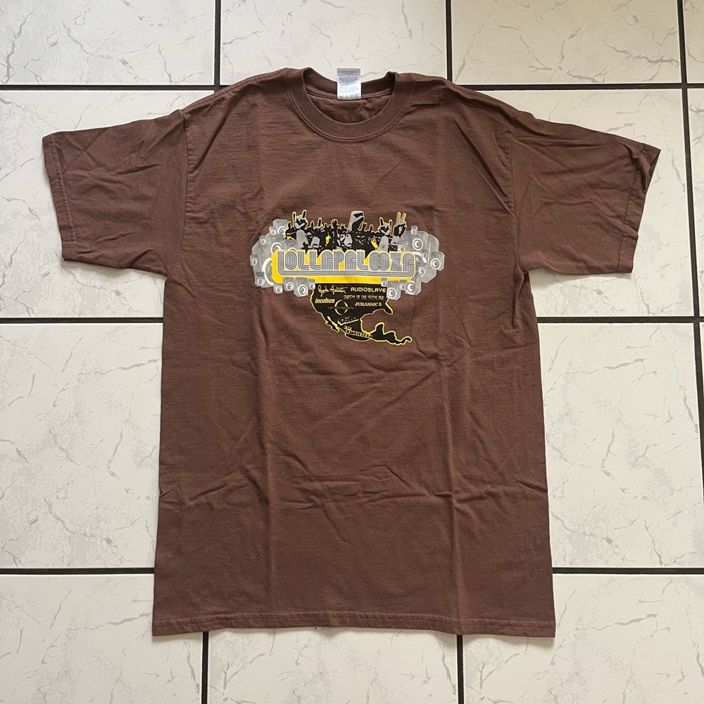 Vintage Lollapalooza concert autographed tshirt